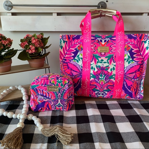 Lilly Pulitzer Handbags - Lilly Pulitzer 2pc. Tote/Cosmetics case in "Resort White "Shes Too Fly" NWT